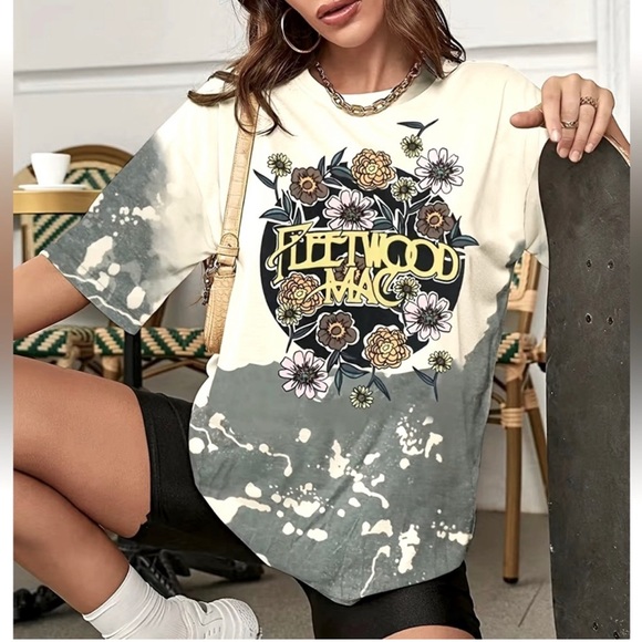 Moda Clothing Tops - NWT Fleetwood Mac Flower Print T-Shirt | XL